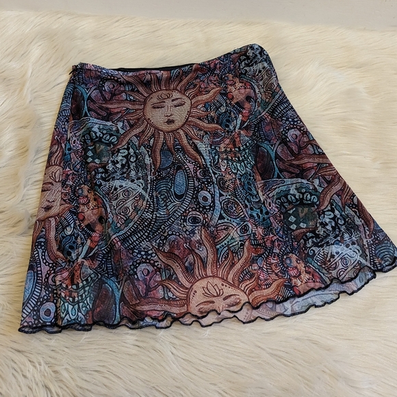 Celestial sun print mini skirt size small - Picture 4 of 7